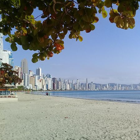 Balneário CamboriúApto Centro Bcアパートメント エクステリア 写真
