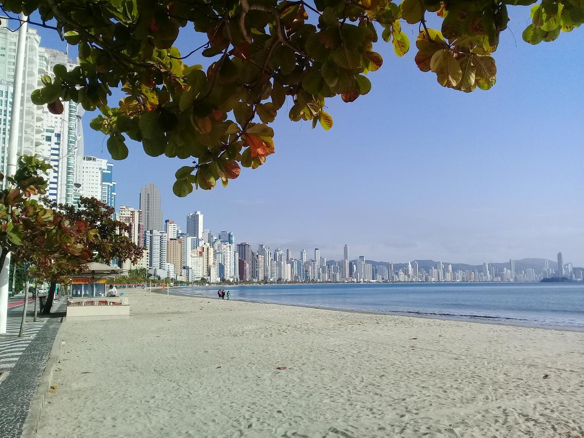 Balneário CamboriúApto Centro Bcアパートメント エクステリア 写真